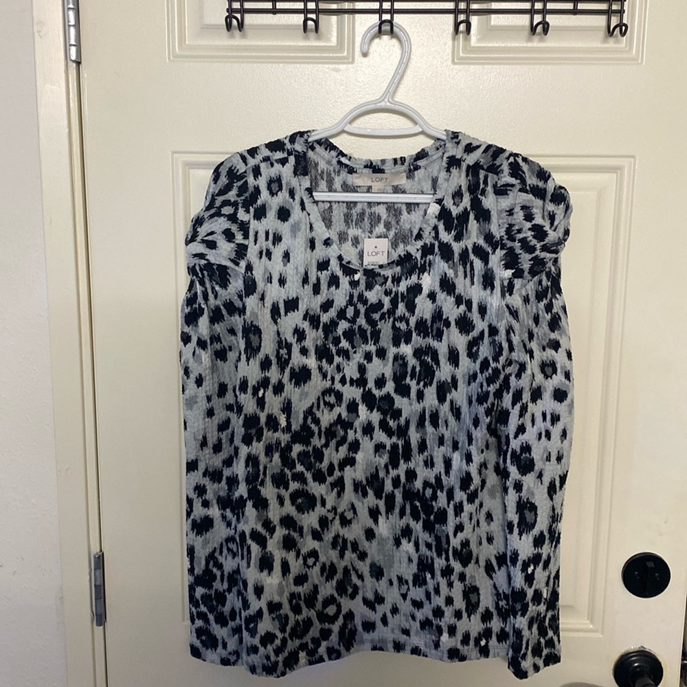 LOFT WOMEN’S TOP. SIZE L